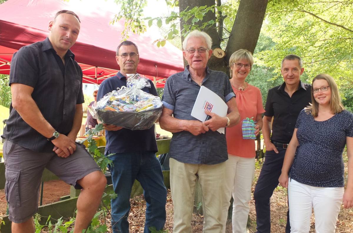 Wolfgang Schilling mit Gratulanten